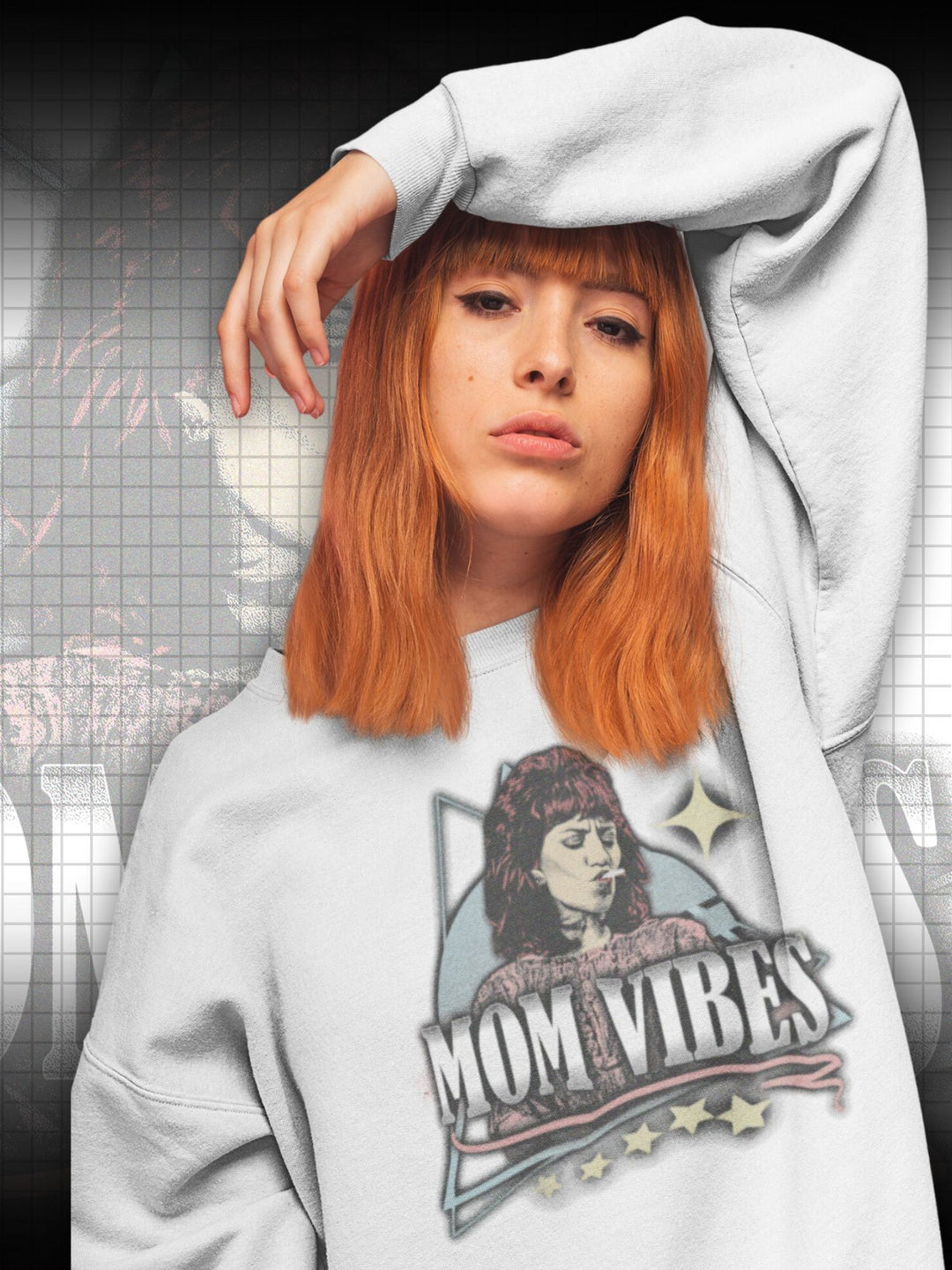 MOM VIBES | PEGGY BUNDY | SWEATSHIRT - DRAMAMONKS