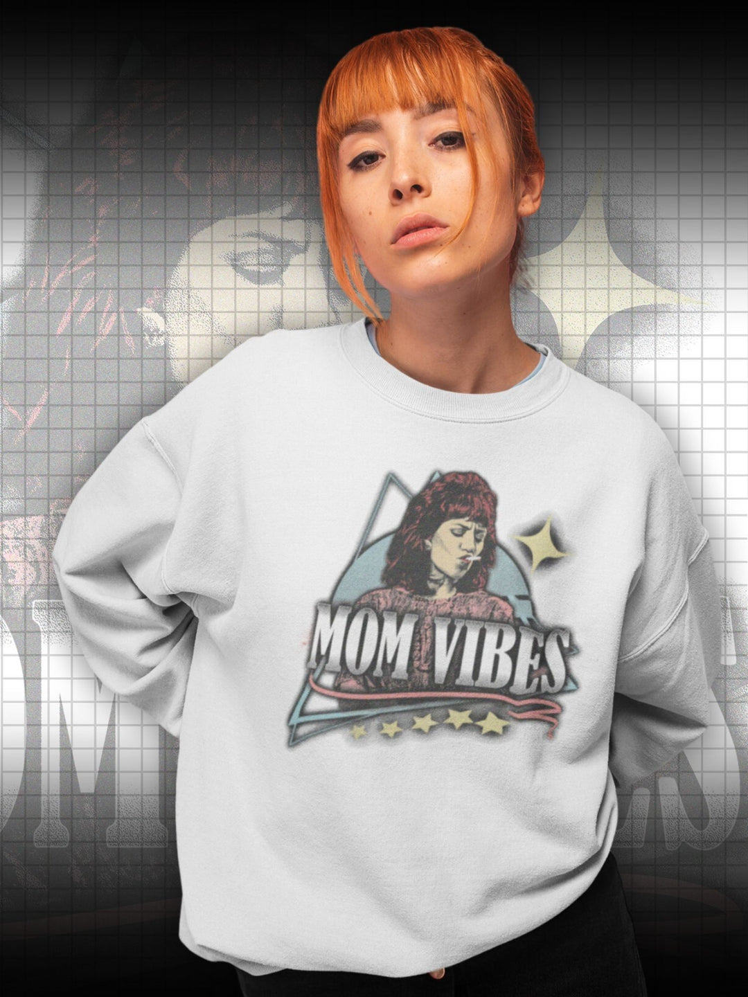 MOM VIBES | PEGGY BUNDY | SWEATSHIRT - DRAMAMONKS